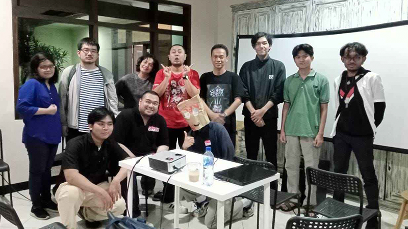 Sesi foto bersama Widi Susanto dan Mohammad Arief Russanto